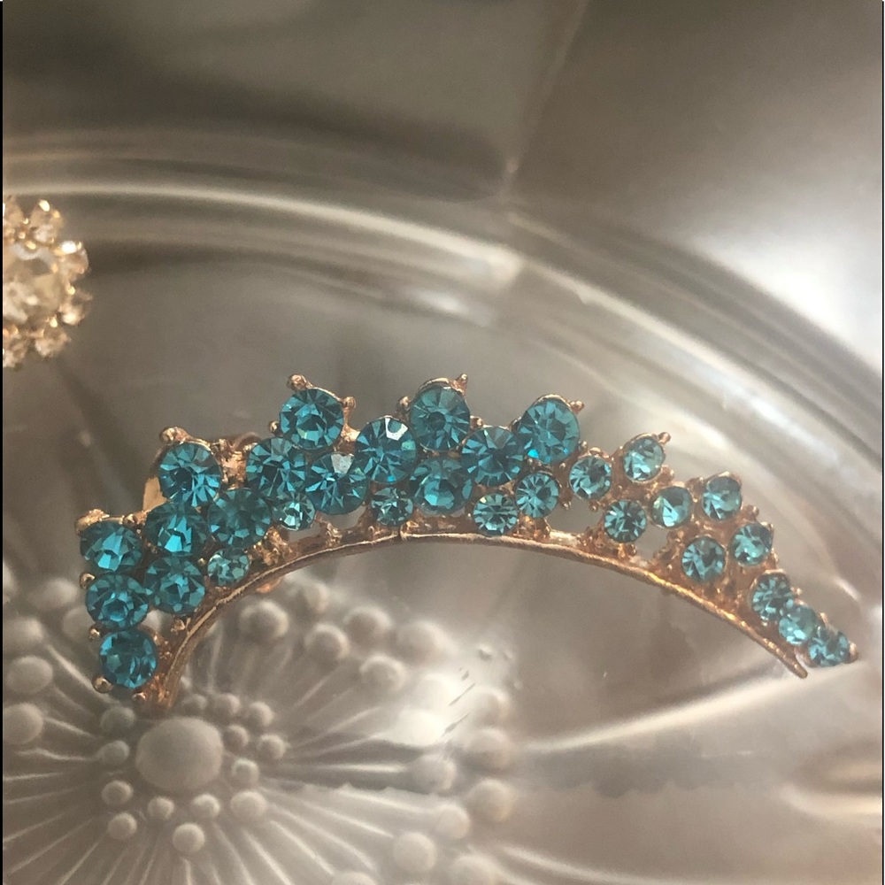 Fashionable Aqua 1 Statement Ear Cuff Earring - Picture 5 of 6
